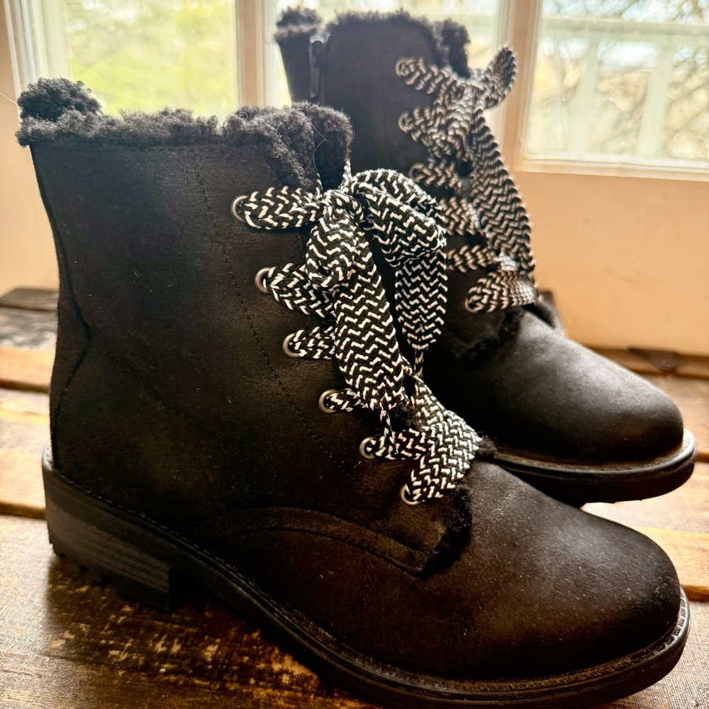 Life Stride Kunis Cozy Black Lace Up Boots - Women’s 9